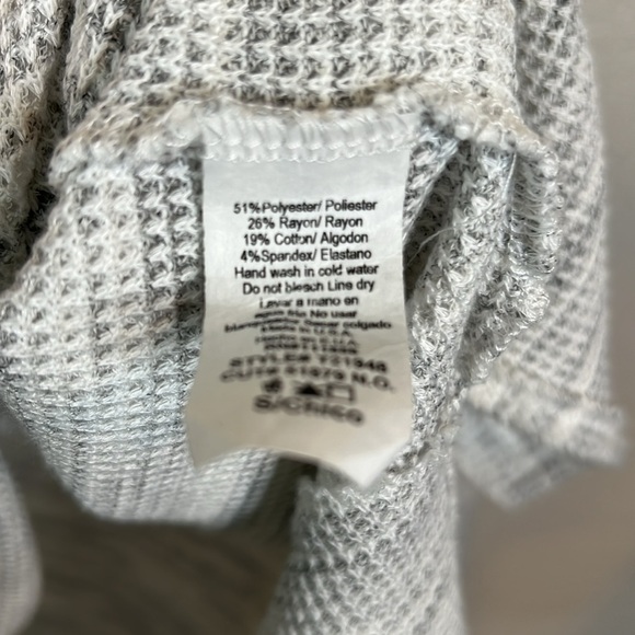 VICI Gray And White Cowl Neck Oversized Sweater Size S - Picture 6 of 7